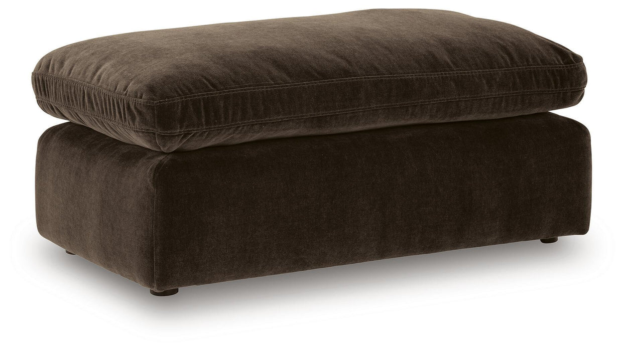 Maxton Heights - Ottoman Benchcraft®