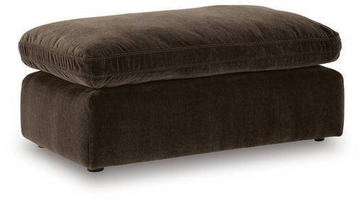 Maxton Heights - Ottoman Benchcraft®