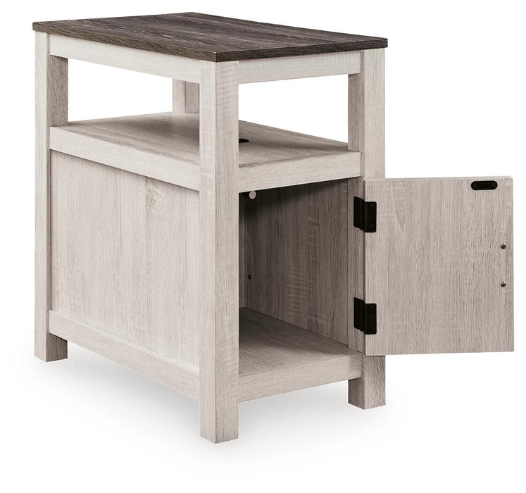 Fendenmore - Chair Side End Table Signature Design by Ashley®