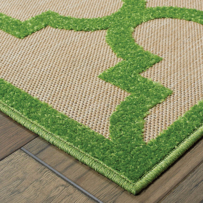 10' X 13' Geometric Stain Resistant Indoor / Outdoor Area Rug - Green