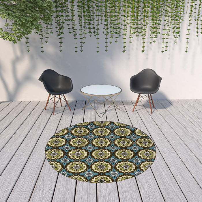 8' X 8' Round Floral Stain Resistant Indoor / Outdoor Area Rug - Blue / Green