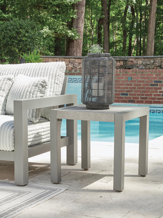 Hurley Park - Table Signature Design by Ashley®