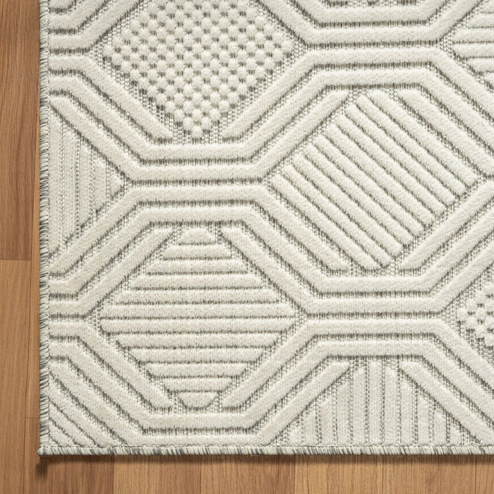 5' X 7' Geometric Stain Resistant Indoor & Outdoor Area Rug - Ivory / Gray