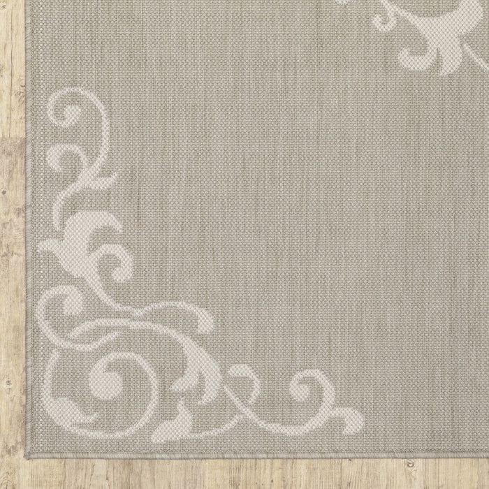 7' X 9' Oriental Stain Resistant Indoor / Outdoor Area Rug - Gray / Ivory