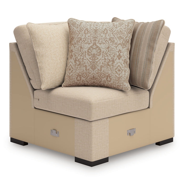 LadyMae - 4 Piece Sectional Benchcraft®