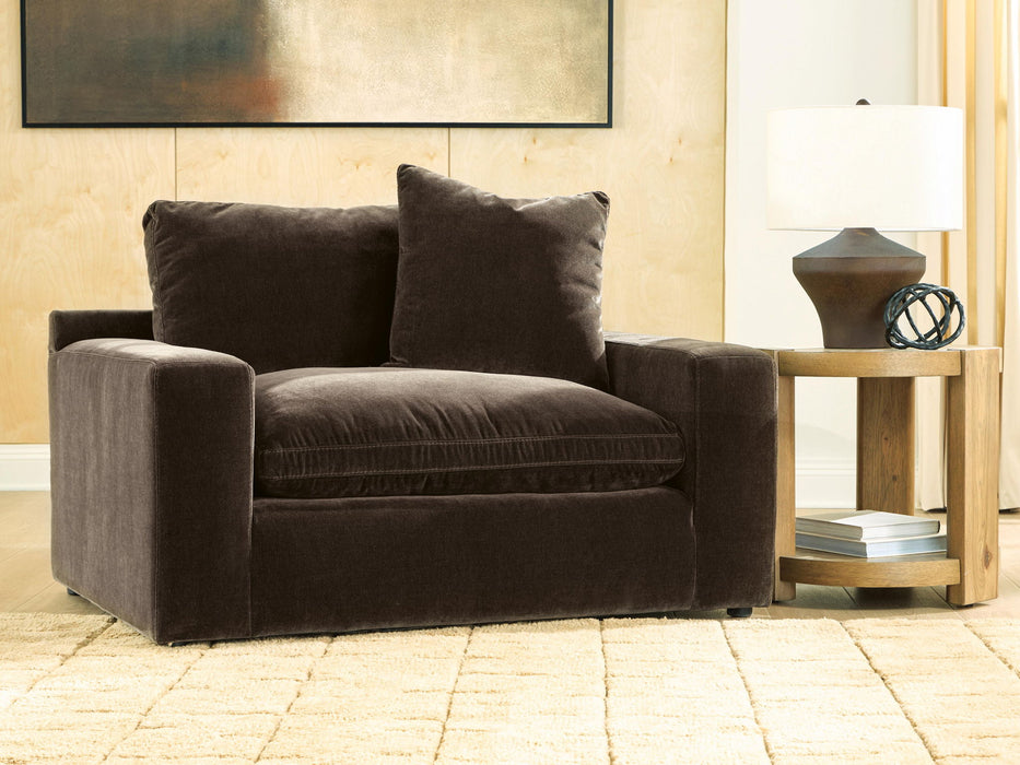 Maxton Heights - Chair And A Half Benchcraft®