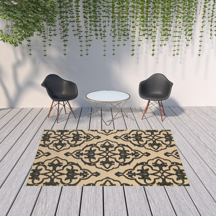 7' X 10' Oriental Stain Resistant Indoor / Outdoor Area Rug - Beige / Black