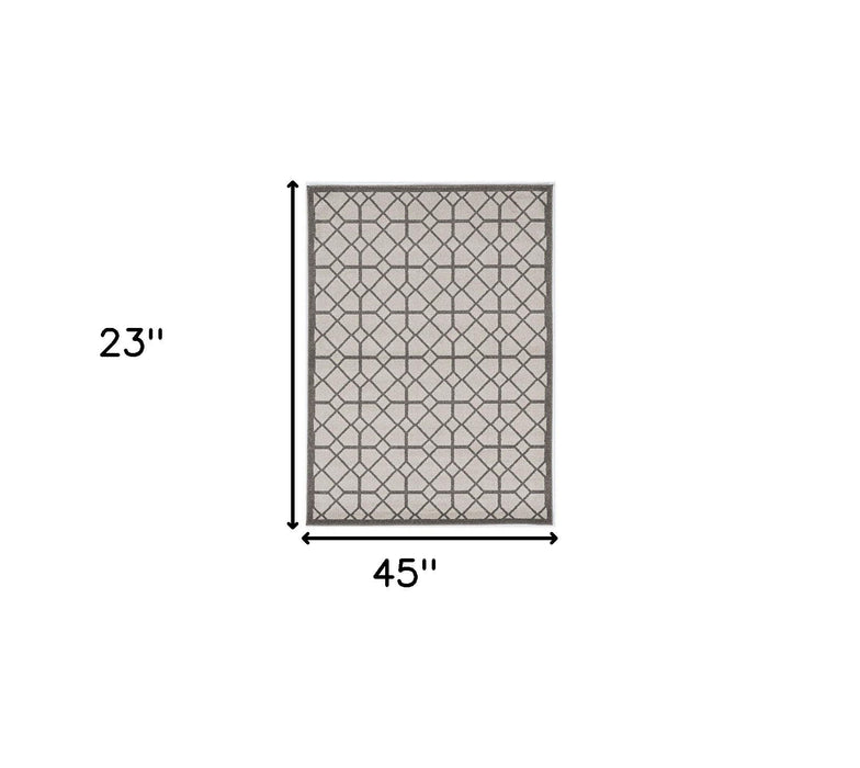 2' X 3' Diamond Pattern Accent Rug - Ivory / Gray