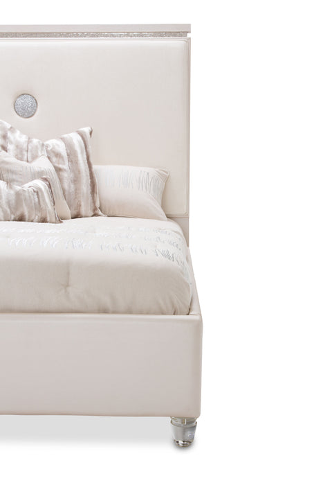 Glimmering Heights - Upholstered Bed