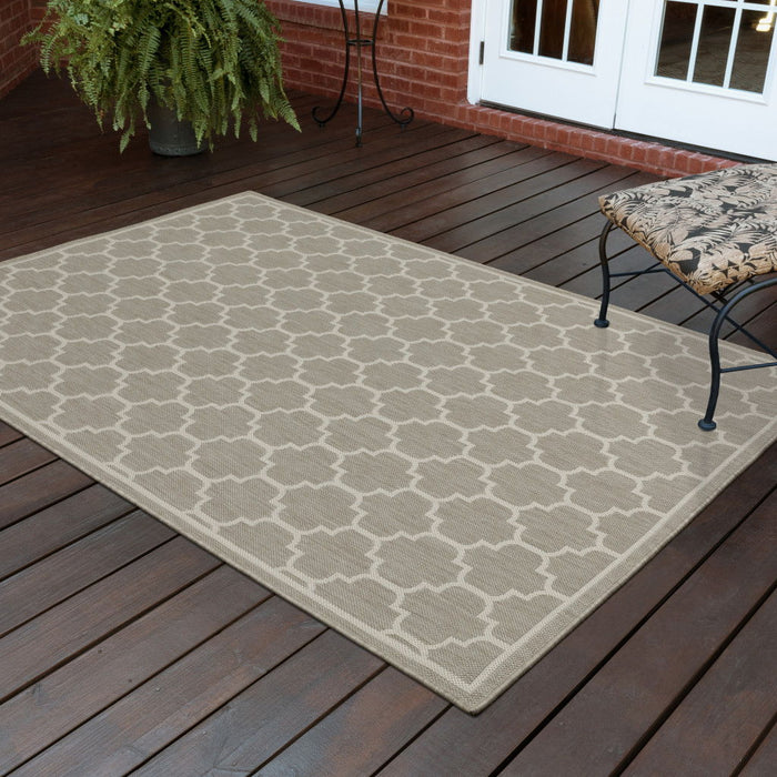 8' X 10' Geometric Stain Resistant Indoor / Outdoor Area Rug - Gray / Ivory