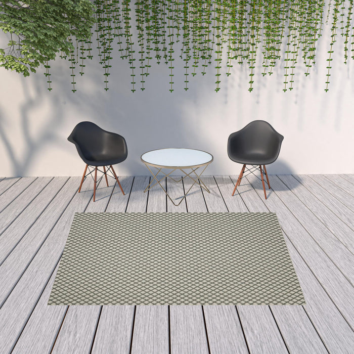 7' X 9' Geometric Stain Resistant Indoor / Outdoor Area Rug - Beige