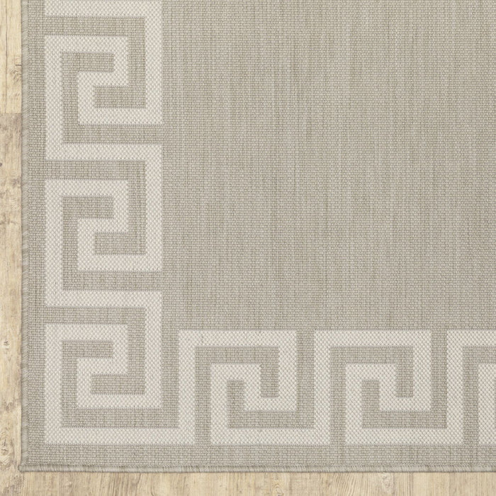 5' X 7' Stain Resistant Indoor / Outdoor Area Rug - Gray / Ivory