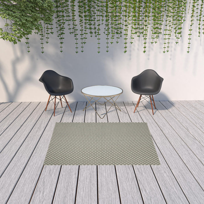 5' X 7' Geometric Stain Resistant Indoor / Outdoor Area Rug - Beige