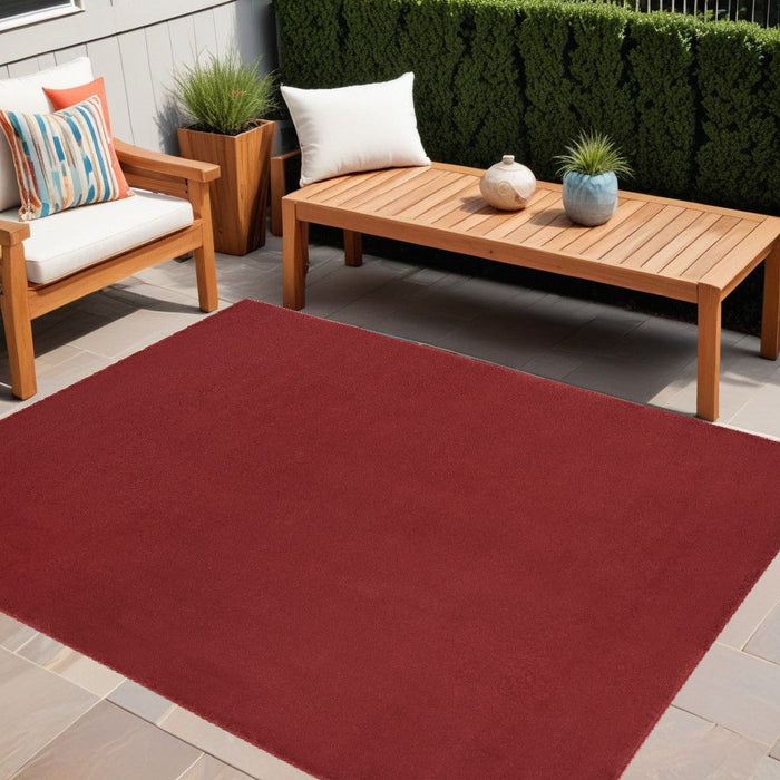 5' X 7' Stain Resistant Indoor / Outdoor Area Rug - Brick Red