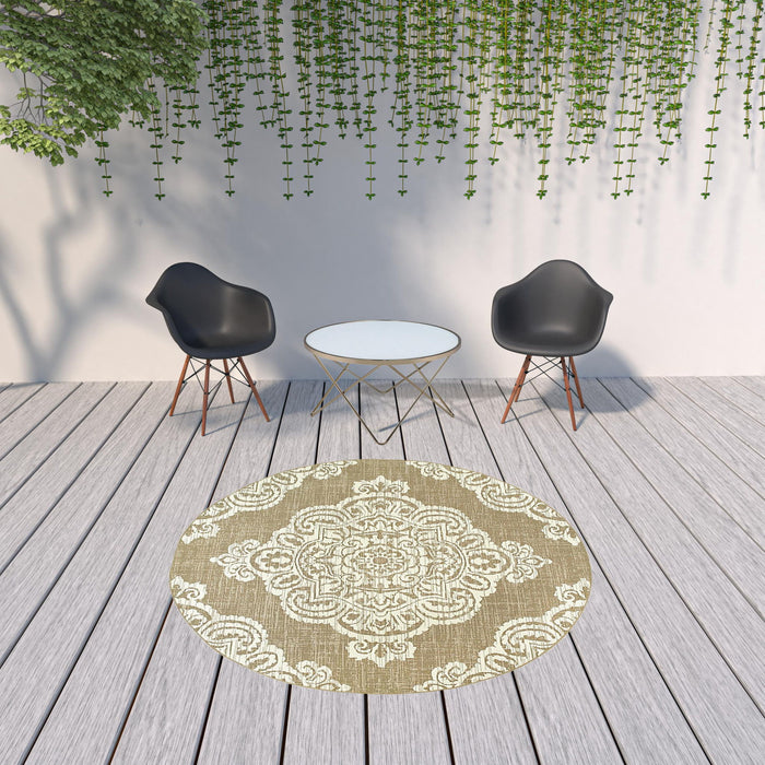 8' X 8' Round Oriental Stain Resistant Indoor / Outdoor Area Rug - Tan