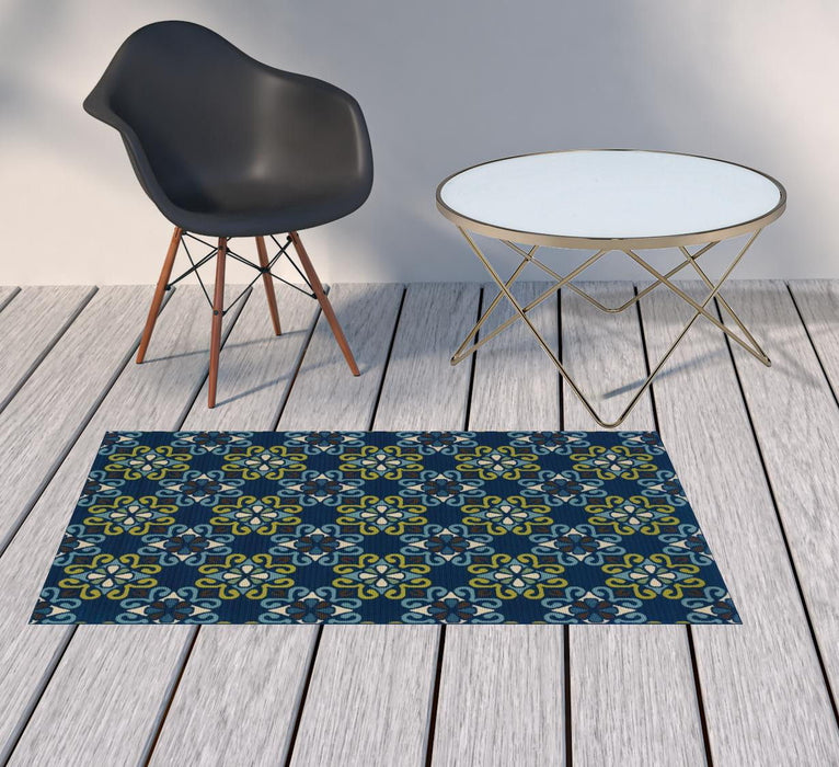 2' X 4' Floral Stain Resistant Outdoor & Indoor Area Rug - Blue / Green