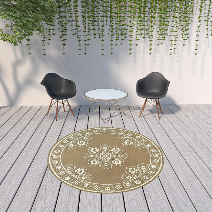 8' X 8' Round Oriental Stain Resistant Outdoor / Indoor Area Rug - Tan