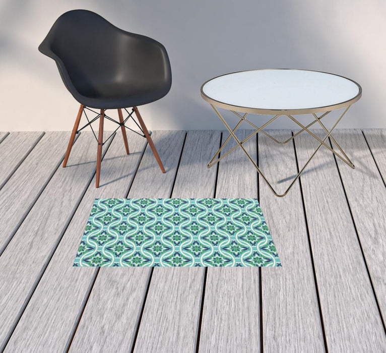 2' X 3' Geometric Stain Resistant Outdoor / Indoor Area Rug - Blue / Green