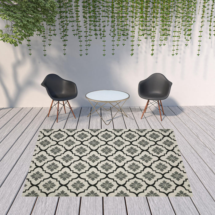 8' X 10' Geometric Stain Resistant Outdoor / Indoor Area Rug - Beige / Black