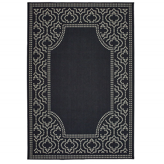 8' X 11' Stain Resistant Indoor / Outdoor Area Rug - Black / Ivory