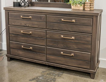 Vonitta Bay - Six Drawer Dresser - Dark Brown Signature Design by Ashley®