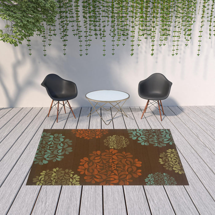 7' X 10' Floral Stain Resistant Indoor / Outdoor Area Rug - Brown