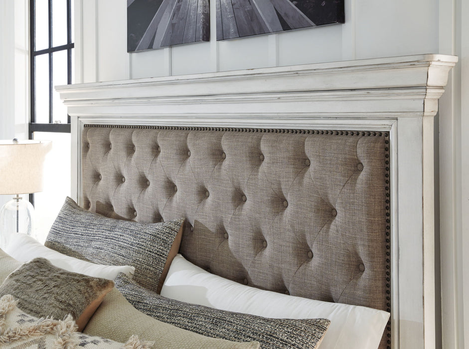 Kanwyn - Upholstered Panel Bed Benchcraft®