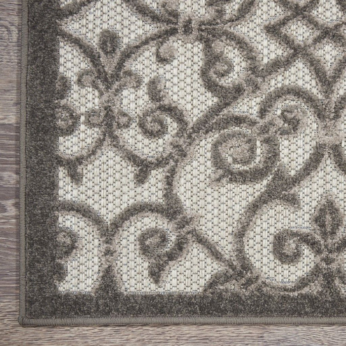 4' X 6' Floral Indoor / Outdoor Area Rug - Gray