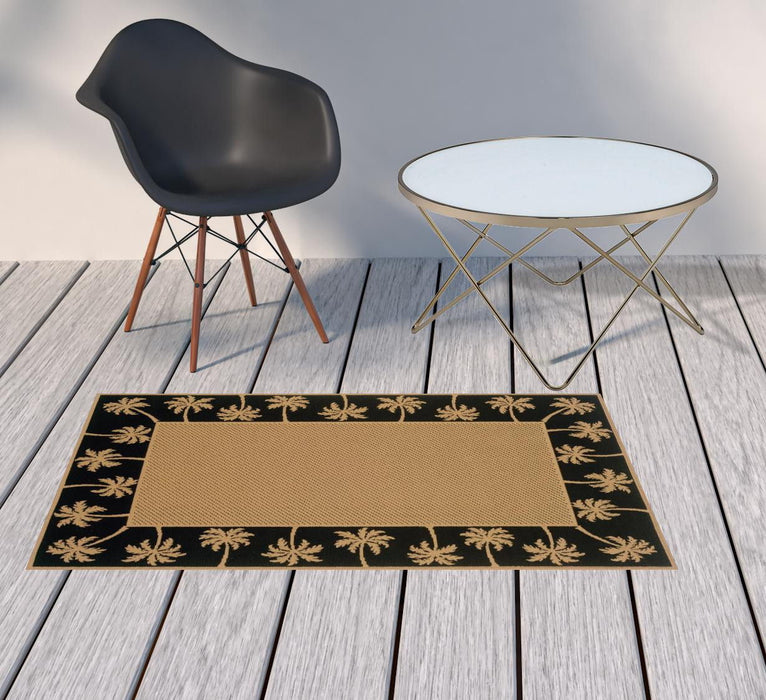 2' X 4' Stain Resistant Outdoor / Indoor Area Rug - Beige / Black