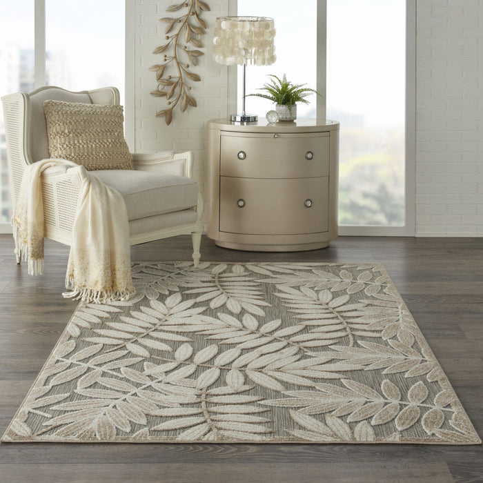 6' X 9' Floral Stain Resistant Indoor / Outdoor Area Rug - Gray / Ivory