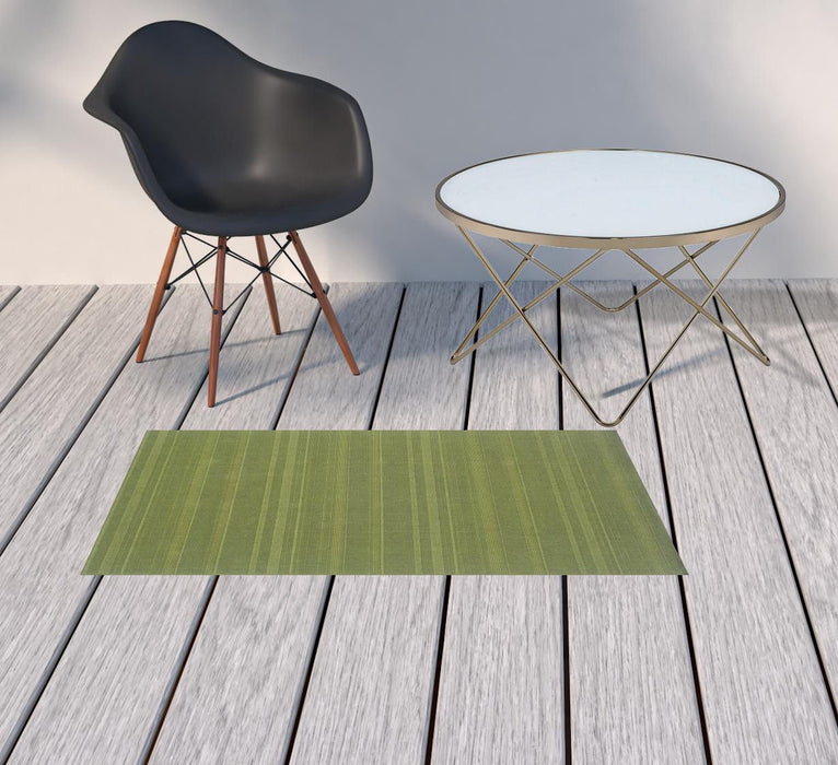 2' X 4' Stain Resistant Outdoor / Indoor Area Rug - Green