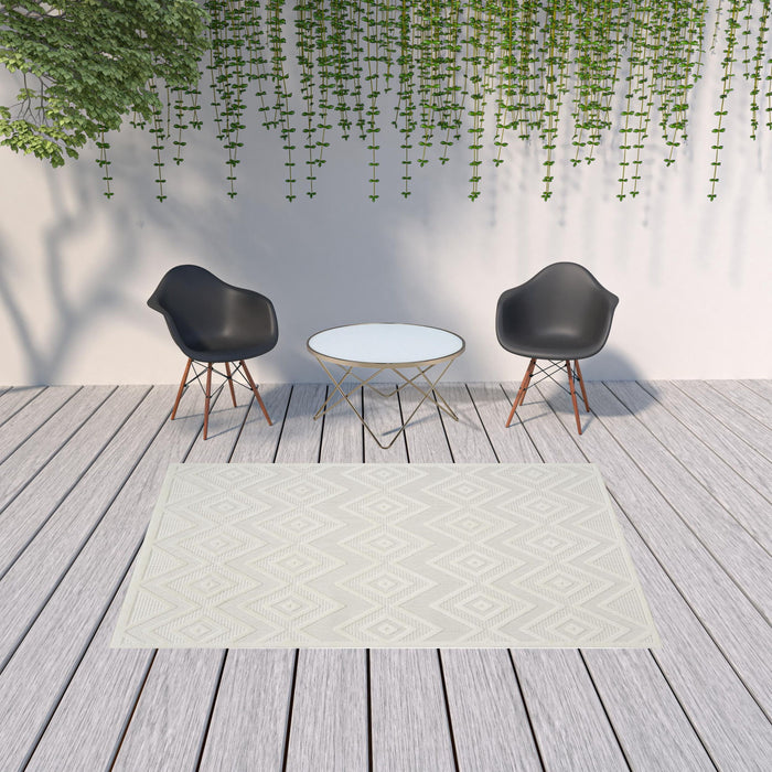 6' X 9' Argyle Indoor / Outdoor Area Rug - Ivory / White