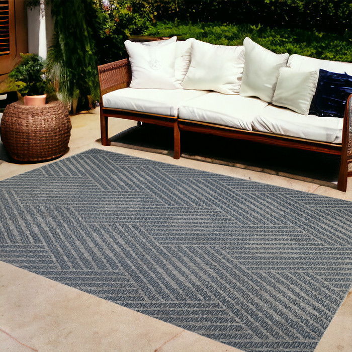 9' X 12' Geometric Stain Resistant Indoor / Outdoor Area Rug - Gray / Blue