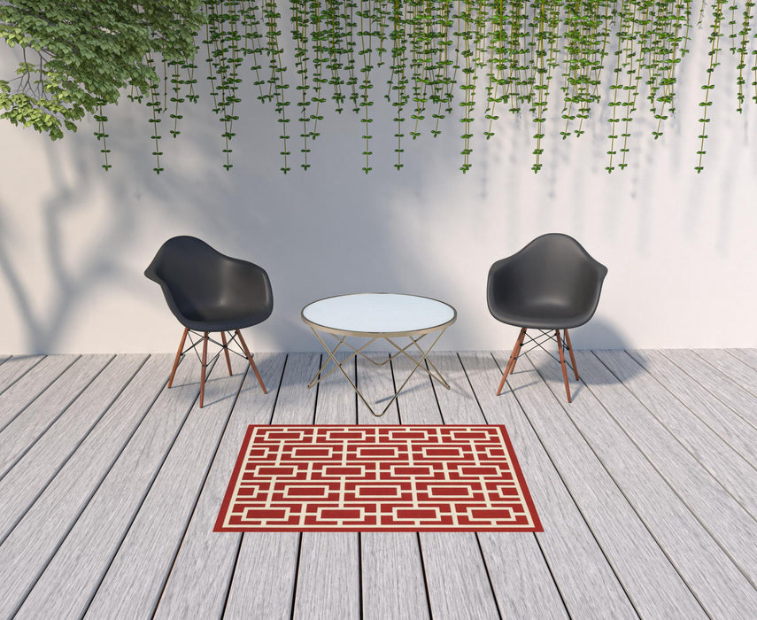 4' X 6' Geometric Stain Resistant Indoor & Outdoor Area Rug - Red / Ivory