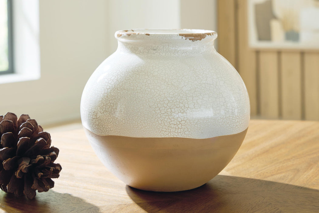 Vercott - Vase Signature Design by Ashley®