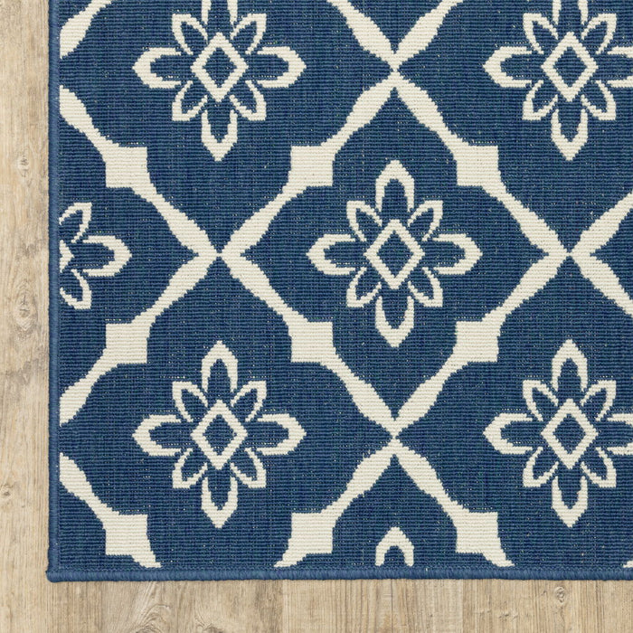 9' X 13' Floral Stain Resistant Outdoor / Indoor Area Rug - Blue / Ivory