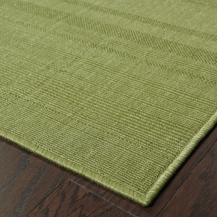 2' X 4' Stain Resistant Outdoor / Indoor Area Rug - Green