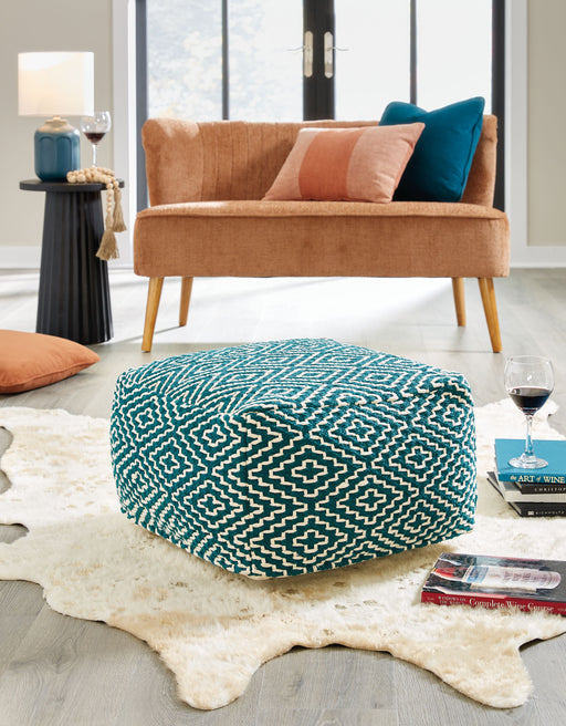 Brynnsen - Pouf Signature Design by Ashley®