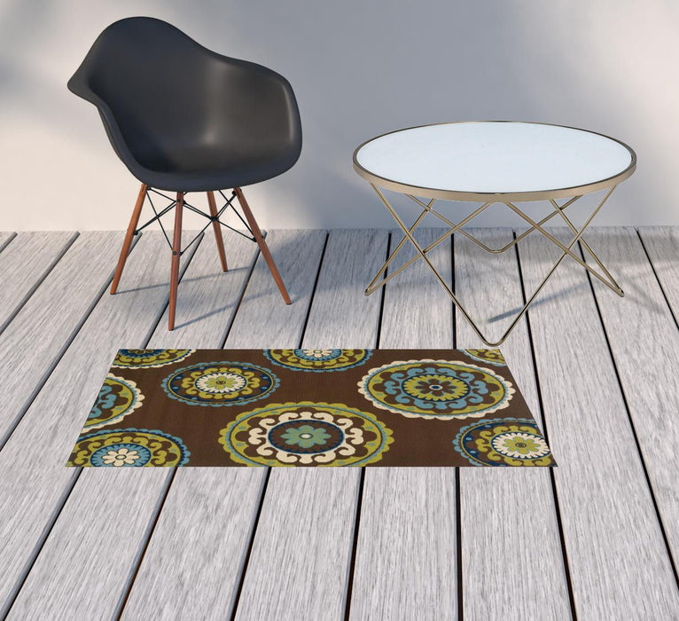 2' X 4' Floral Medallion Stain Resistant Indoor / Outdoor Area Rug - Brown