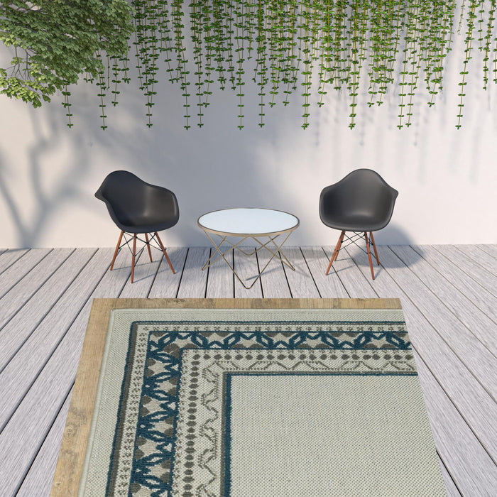 8' X 10' Stain Resistant Indoor / Outdoor Area Rug - Blue / Beige