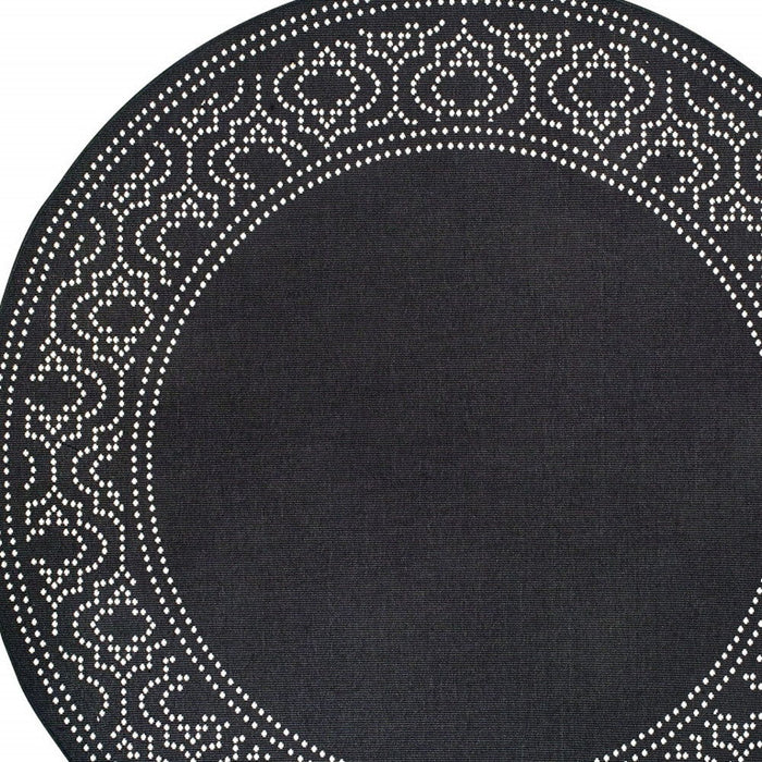 8' X 8' Round Stain Resistant Indoor / Outdoor Area Rug - Black / Ivory