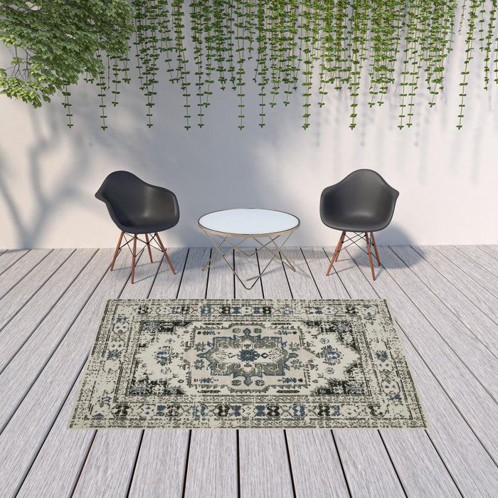 7' X 9' Oriental Stain Resistant Indoor / Outdoor Area Rug - Blue / Beige