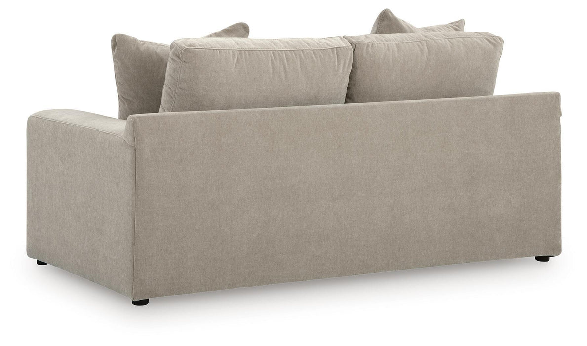 Maxton Heights - Loveseat Benchcraft®