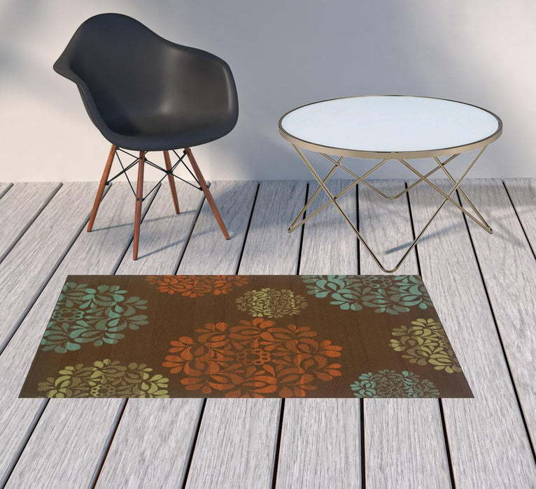 2' X 4' Floral Stain Resistant Indoor & Outdoor Area Rug - Brown