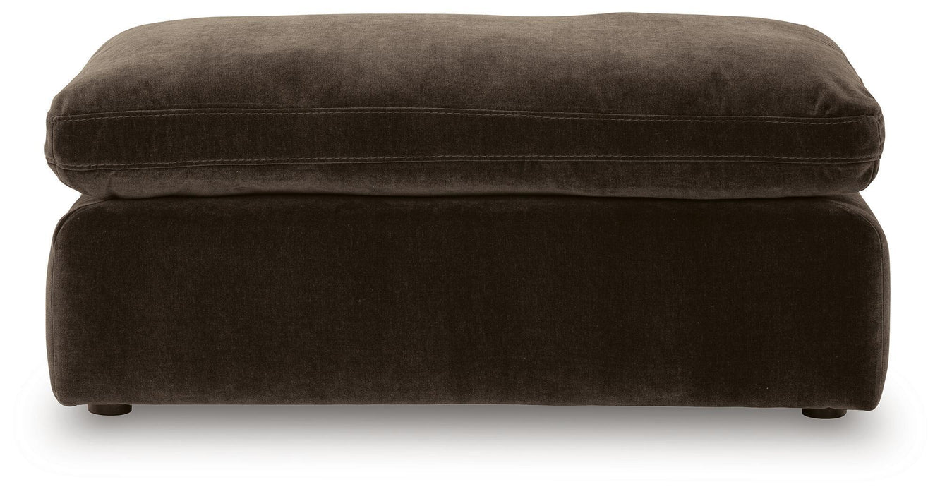 Maxton Heights - Ottoman Benchcraft®