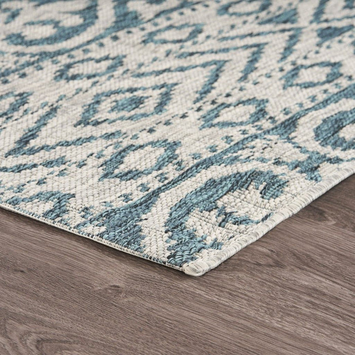 8' X 10' Indoor / Outdoor Area Rug - Blue / White