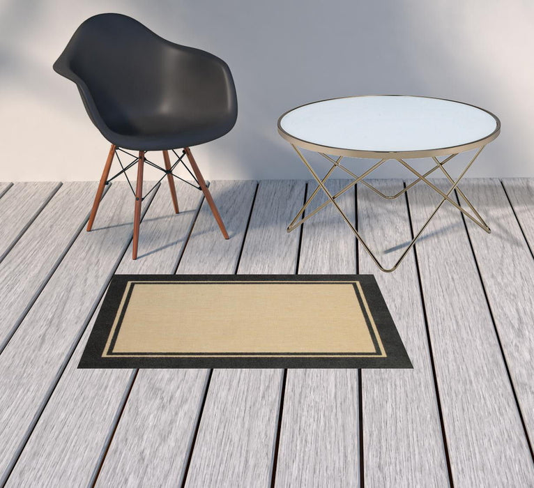 2' X 3' Stain Resistant Outdoor / Indoor Area Rug - Beige / Black