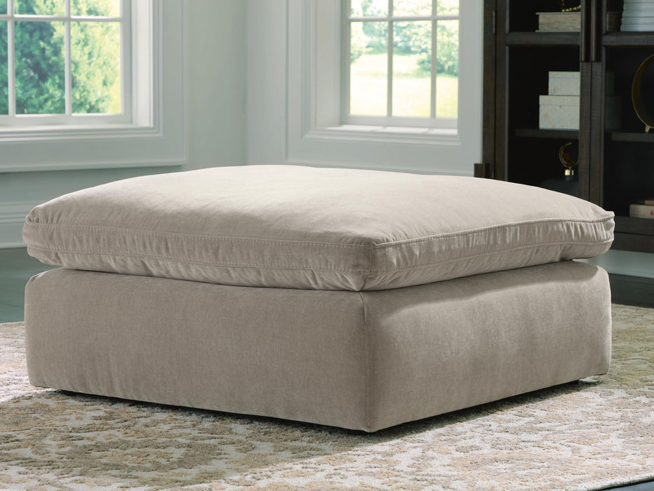 Maxton Heights - Oversized Accent Ottoman Benchcraft®