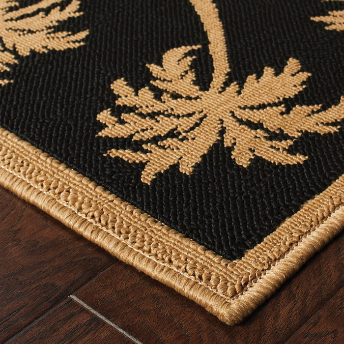 4' X 6' Stain Resistant Indoor / Outdoor Area Rug - Beige / Black