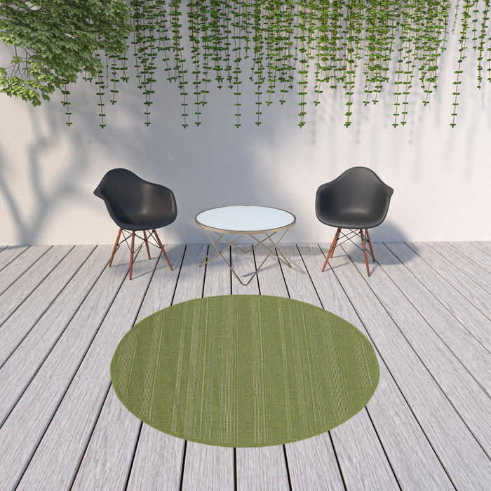 8' X 8' Round Stain Resistant Indoor / Outdoor Area Rug - Green